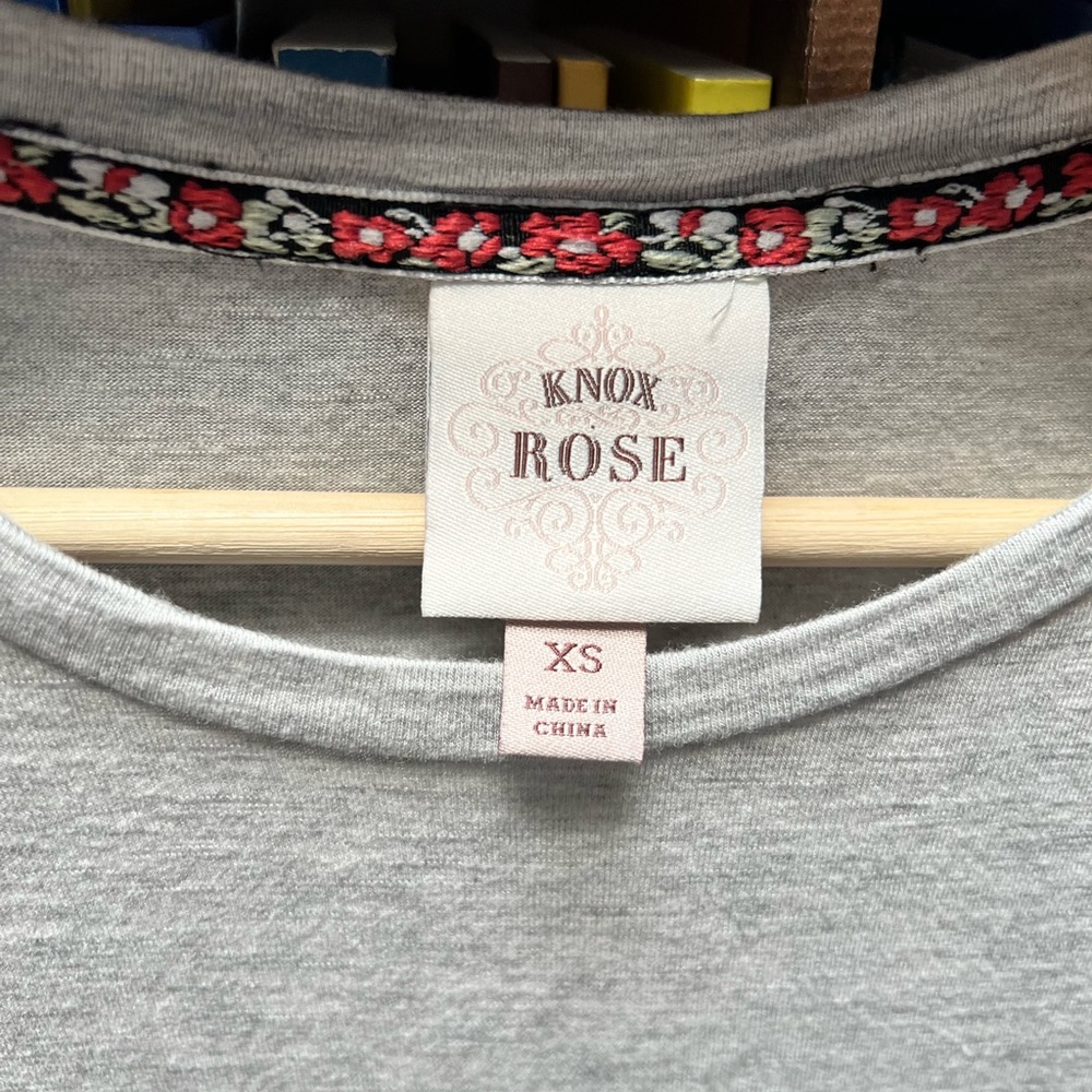 Knox Rose | 🌟 2 for $15 🌟 Be Kind t shirt - Picture 2 of 3